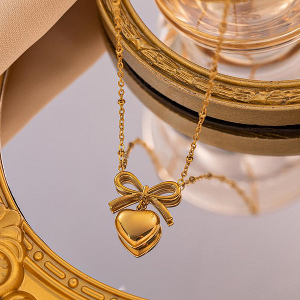 Heart Hung Bow Necklace